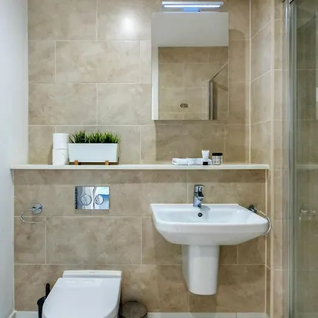 Roomspace Serviced Apartments - Swan House Leatherhead Extérieur photo