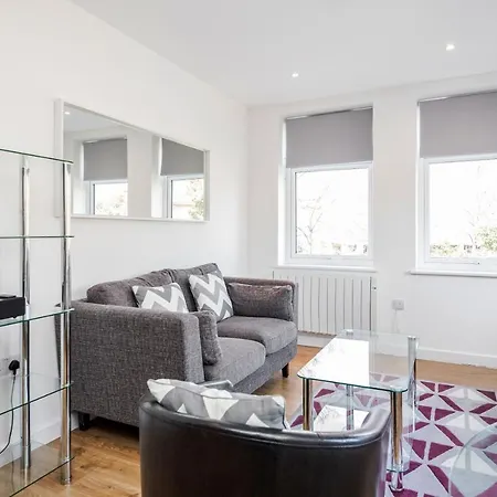 Roomspace Serviced Apartments - Swan House Leatherhead Extérieur photo