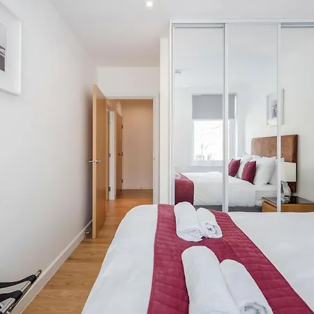 Roomspace Serviced Apartments - Swan House Leatherhead Extérieur photo