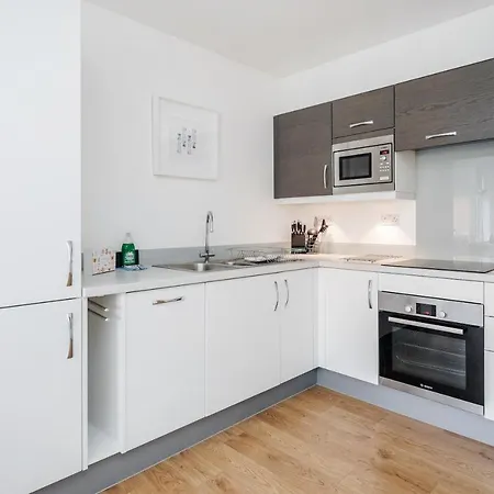 Roomspace Serviced Apartments - Swan House Leatherhead Extérieur photo