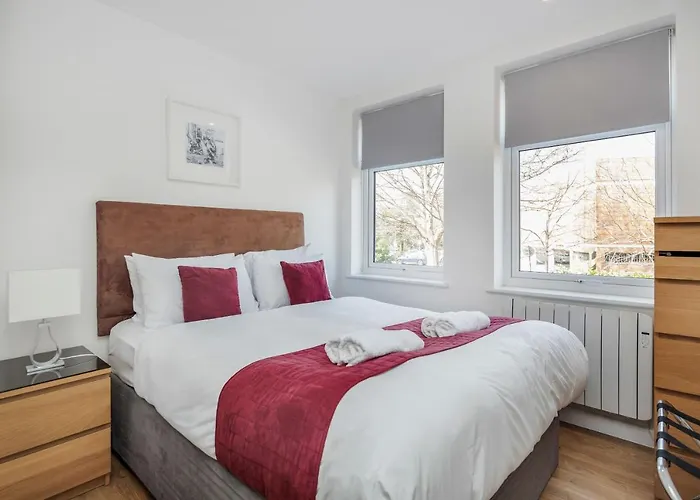 Roomspace Serviced Apartments - Swan House