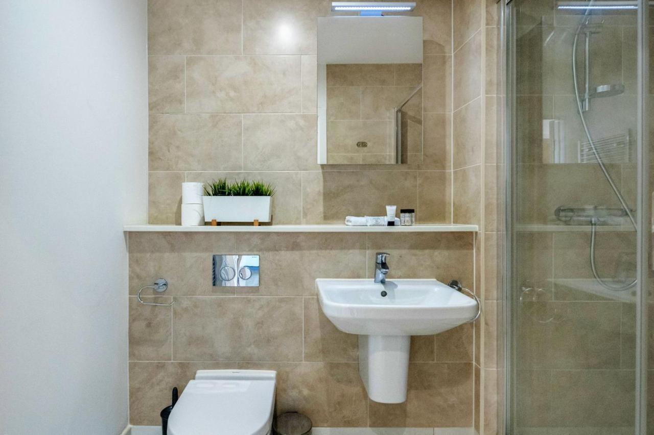 Roomspace Serviced - Swan House Apartment Leatherhead