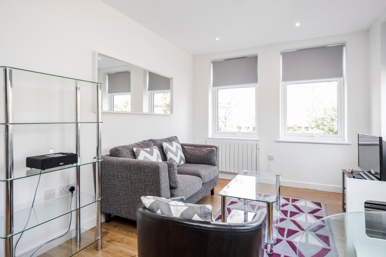 Roomspace Serviced - Swan House Apartment Leatherhead