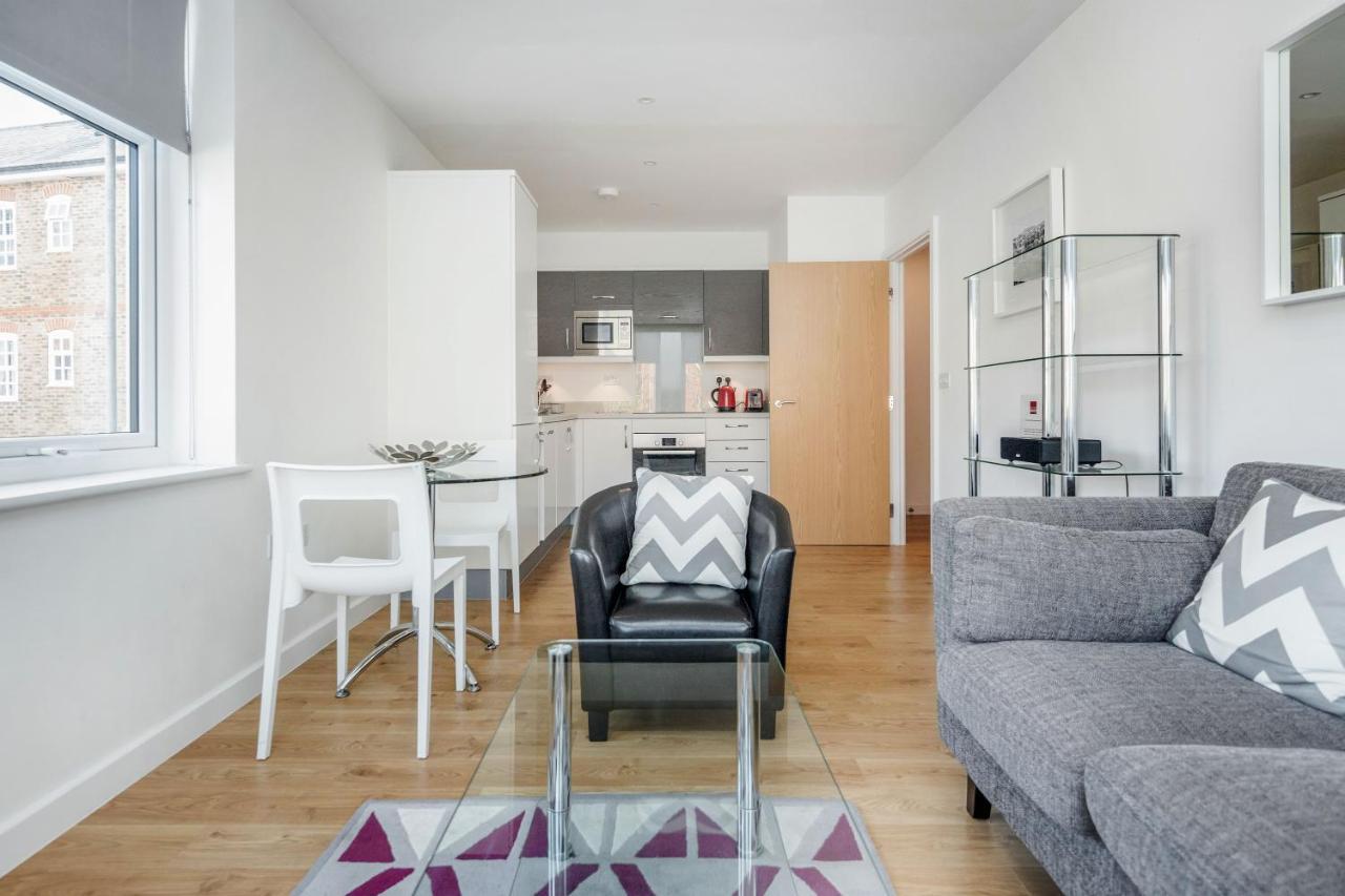 Roomspace Serviced - Swan House *