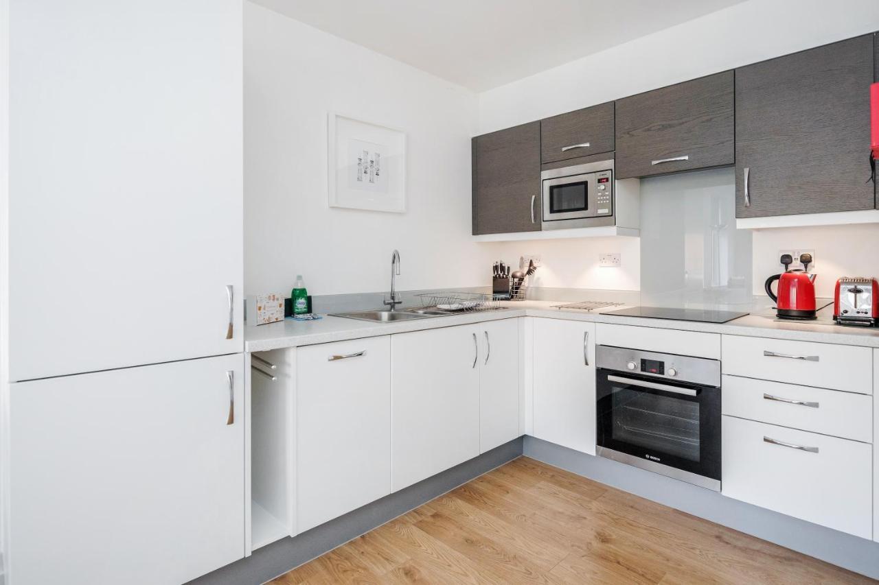 Roomspace Serviced - Swan House *